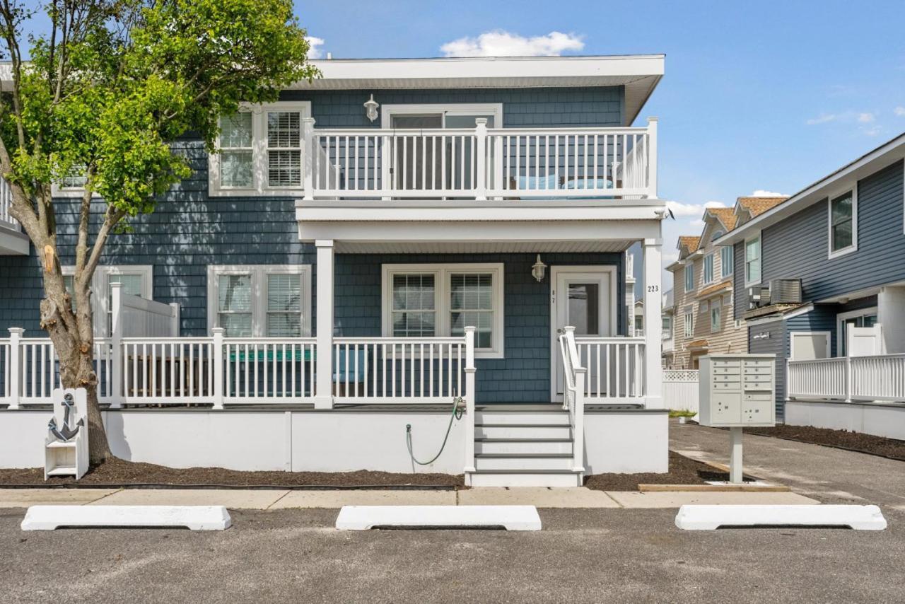 Beach Block Parking Modern Decor Porch ブリゲンティーン エクステリア 写真