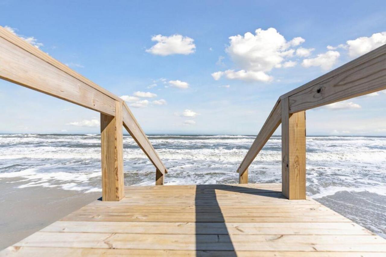 Beach Block Parking Modern Decor Porch ブリゲンティーン エクステリア 写真
