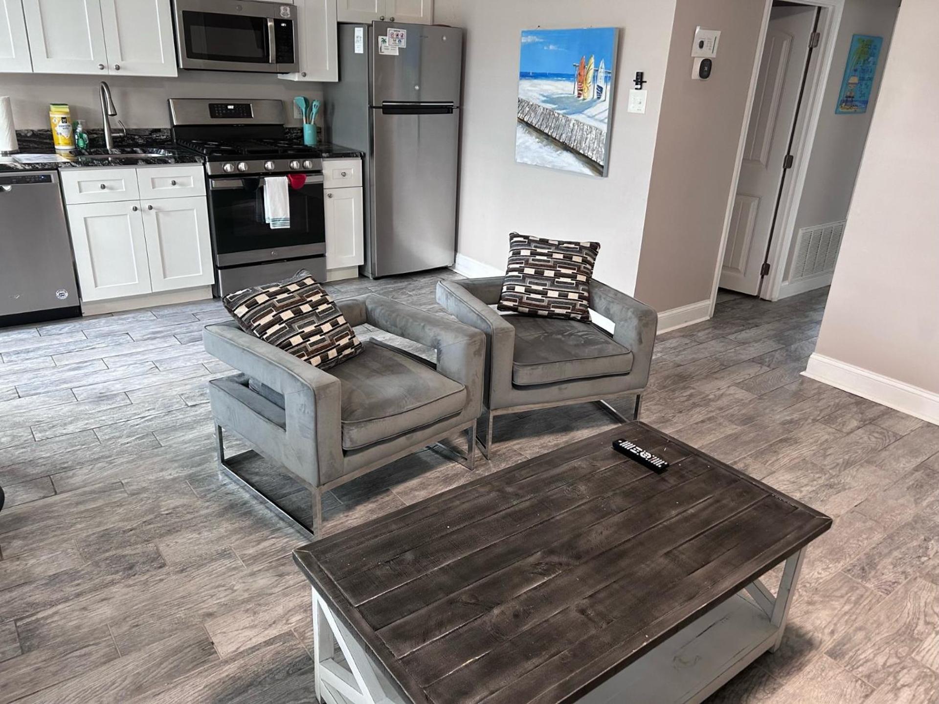 Beach Block Parking Modern Decor Porch ブリゲンティーン エクステリア 写真